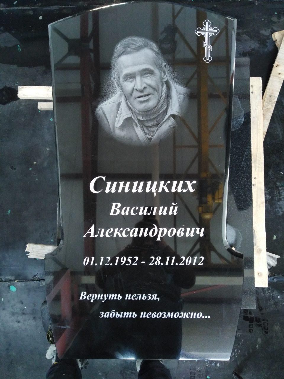 Памятник №009 из черного гранита — фото 3